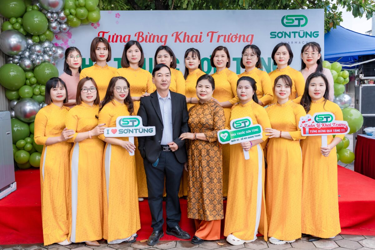 ảnh khai trương công ty Sơn Tùng
